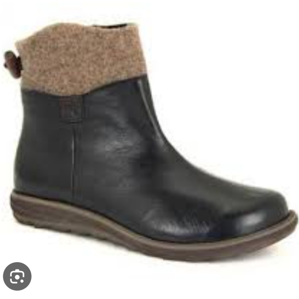 Romika Women's Black Leather Ankle Boots with Brown Wool Collar,‎ Euro 41, US 10